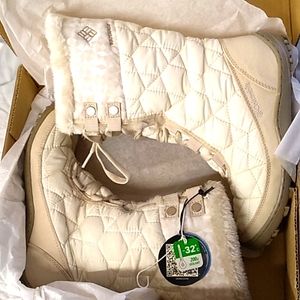NIB Women's Columbia omni-heat waterproof cream color boots size 5